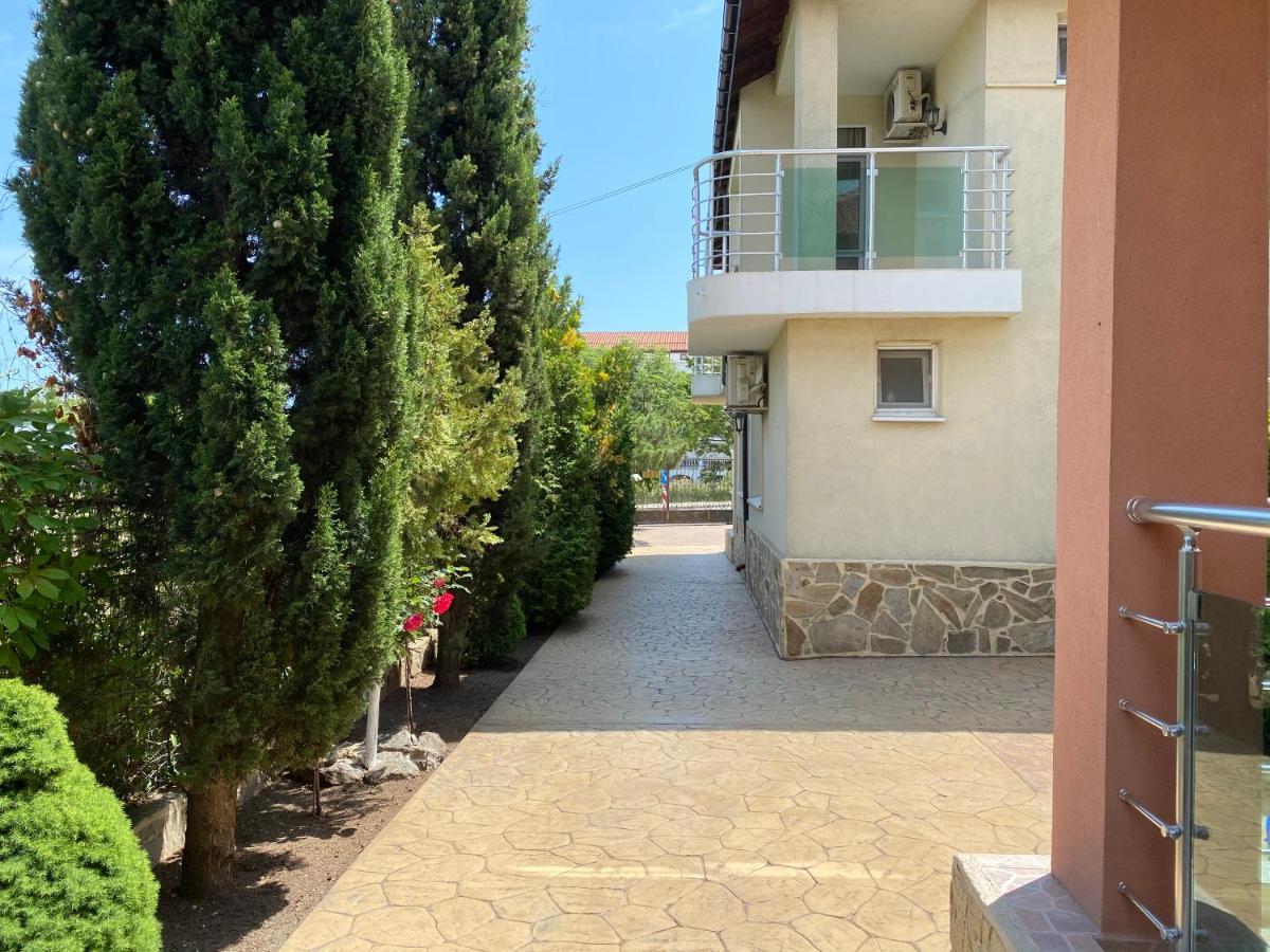 Sunny Guest House Ravda Exterior photo
